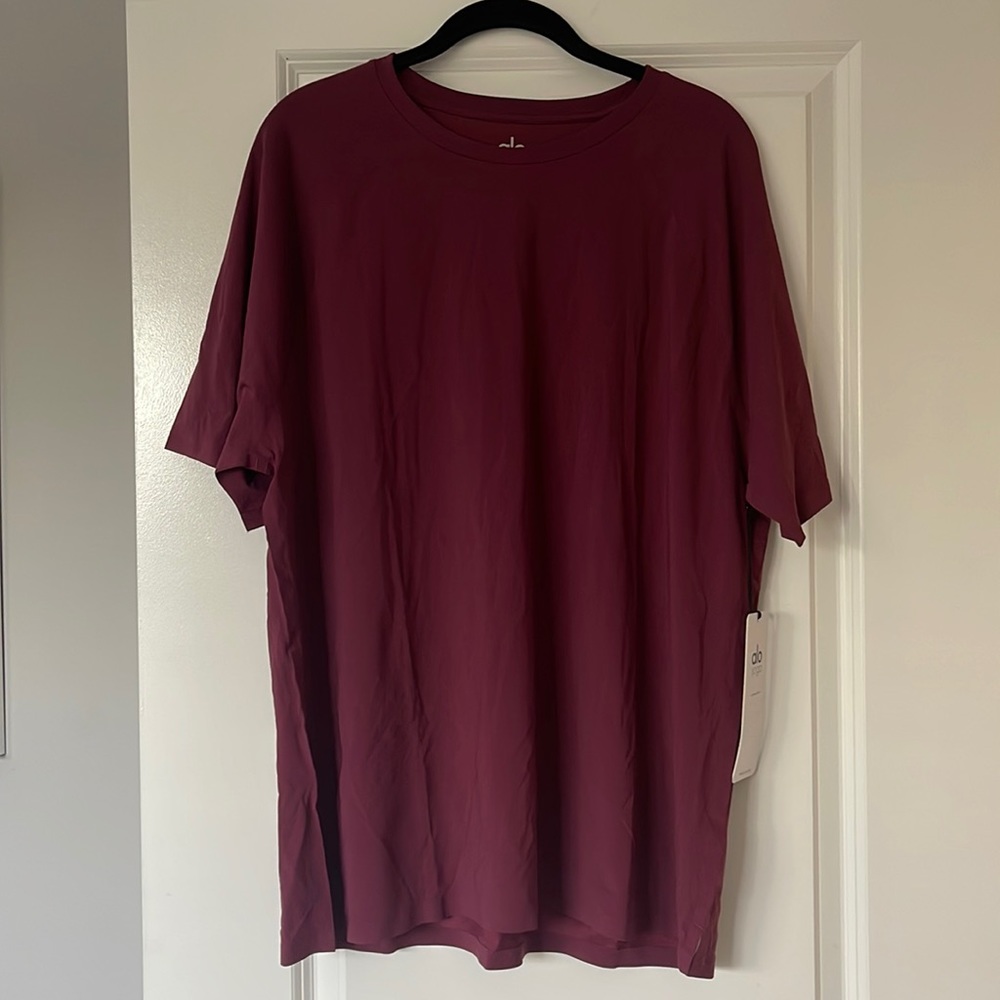 Men’s Alo Yoga Top - new with tags